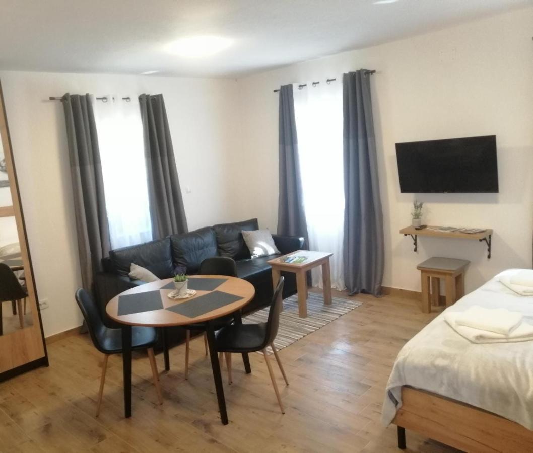 Plitvice Story Apartment พลิตวิชกา เยเซรา ภายนอก รูปภาพ
